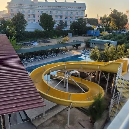 Villa Hotel *
